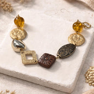 Bracciale boho etnico ambra marrone | Bracciale donna con perline in vetro e elementi dorati | Acciaio antiallergico