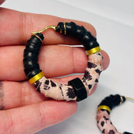 Orecchini a cerchio rock con bullone nero e stampa leopardata | Hoop earrings stile industrial | Orecchini acciaio antiallergico donna