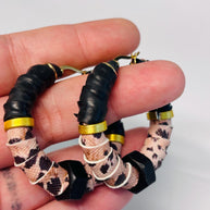 Orecchini a cerchio rock con bullone nero e stampa leopardata | Hoop earrings stile industrial | Orecchini acciaio antiallergico donna