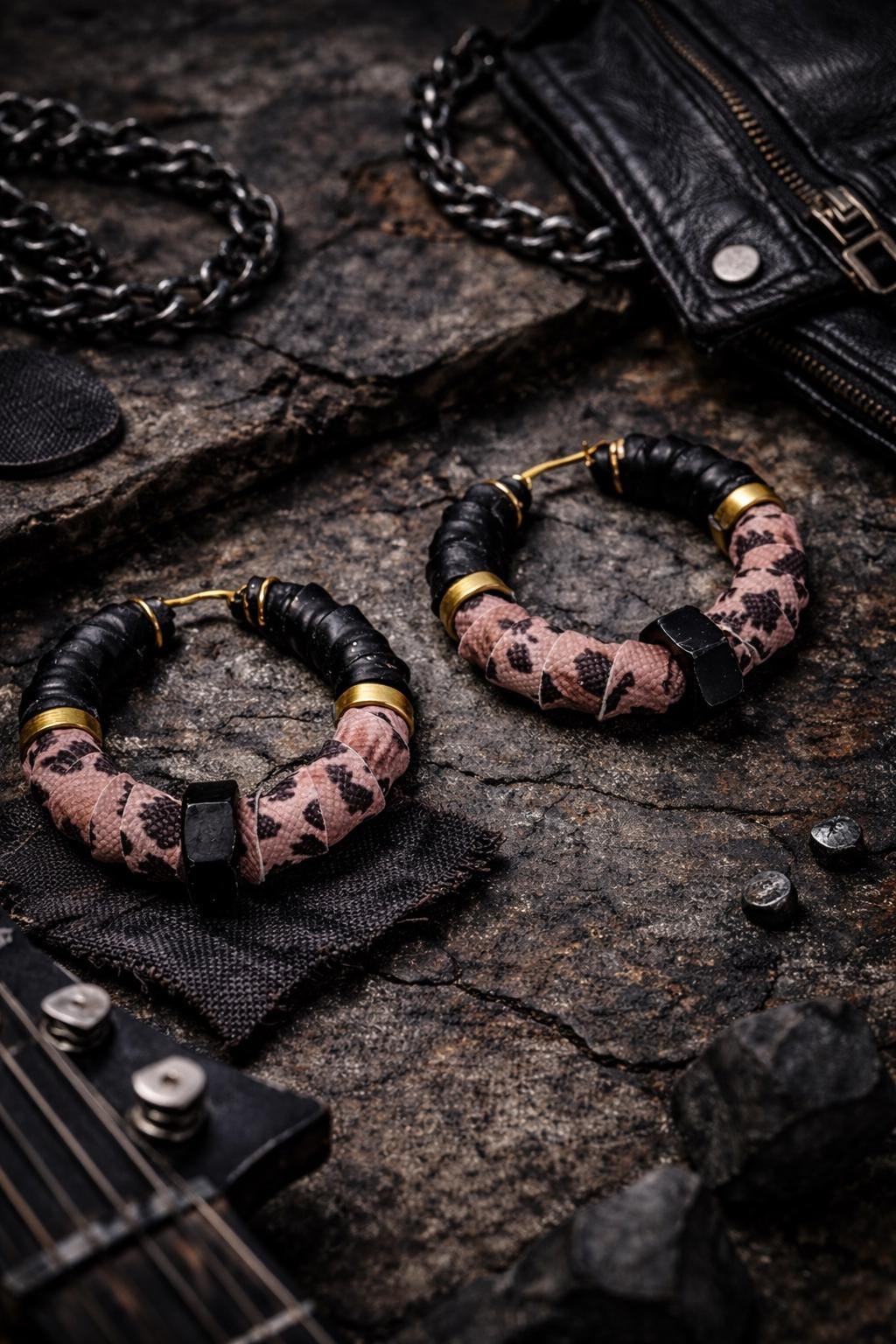 Orecchini a cerchio rock con bullone nero e stampa leopardata | Hoop earrings stile industrial | Orecchini acciaio antiallergico donna