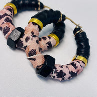 Orecchini a cerchio rock con bullone nero e stampa leopardata | Hoop earrings stile industrial | Orecchini acciaio antiallergico donna