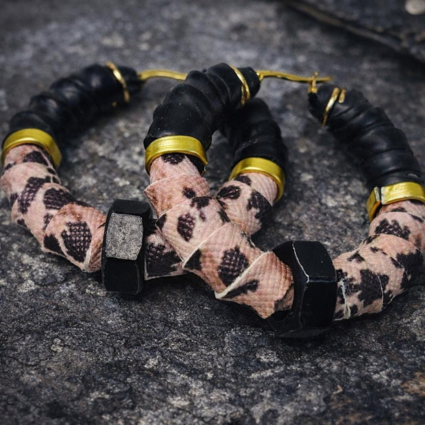 Orecchini a cerchio rock con bullone nero e stampa leopardata | Hoop earrings stile industrial | Orecchini acciaio antiallergico donna