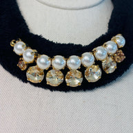 Collana girocollo in velluto nero con perle e cristalli champagne | Choker elegante donna | Collana glamour da sera | Idea regalo donna