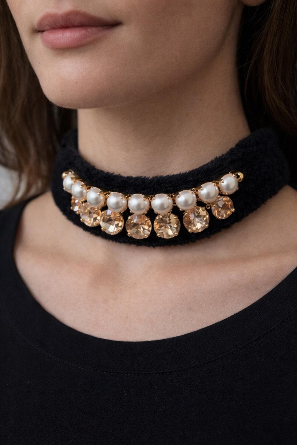 Collana girocollo in velluto nero con perle e cristalli champagne | Choker elegante donna | Collana glamour da sera | Idea regalo donna
