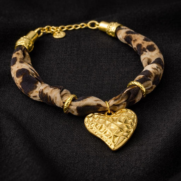 Bracciale animalier con cuore dorato | Bracciale leopardato in tessuto con charm cuore | Gioiello elegante donna in acciaio antiallergico