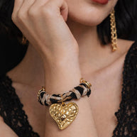 Bracciale animalier con cuore dorato | Bracciale leopardato in tessuto con charm cuore | Gioiello elegante donna in acciaio antiallergico