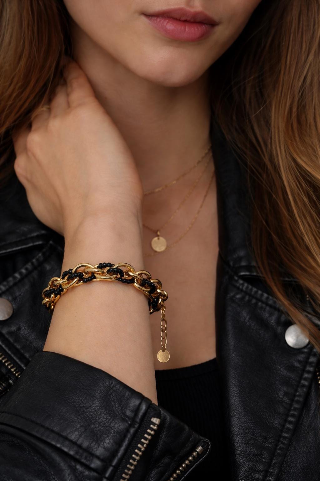 Bracciale catena oro con perline nere | Bracciale maglia larga acciaio inox | Bracciale elegante donna regolabile