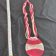 Collana boho rossa con ciondolo effetto madreperlato | Collana multifilo con perline bianco rosso | Collana etnica donna | Gioiello estate