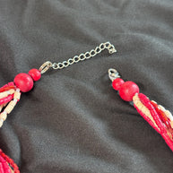 Collana boho rossa con ciondolo effetto madreperlato | Collana multifilo con perline bianco rosso | Collana etnica donna | Gioiello estate