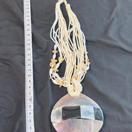 Collana boho multifilo beige con ciondolo in madreperla | Collana etnica con cordino e perline in legno | Gioiello estate donna