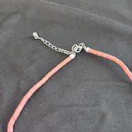 Collana boho rosa con ciondolo in legno | Collana etnica con perline rosa e madreperla | Gioiello estate donna