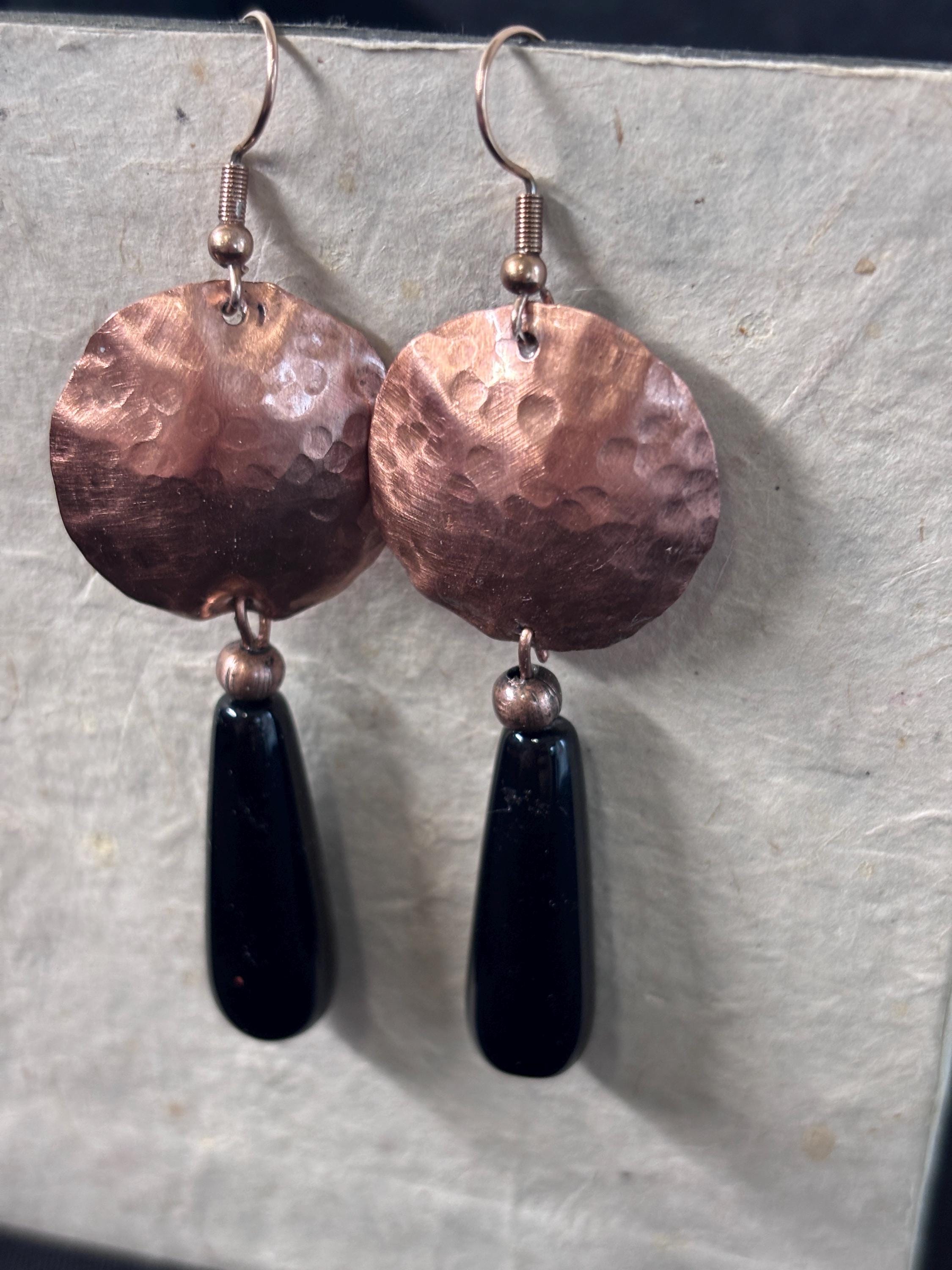 Orecchini rame pendente nero | Orecchini rame martellato | Orecchini lunghi rame fatti a mano | Idea regalo donna