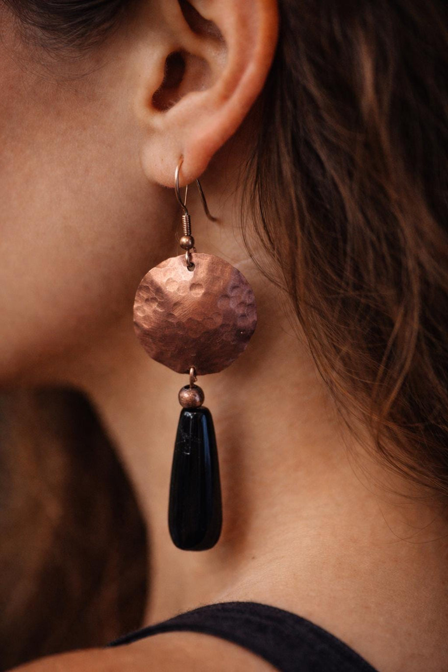 Orecchini rame pendente nero | Orecchini rame martellato | Orecchini lunghi rame fatti a mano | Idea regalo donna