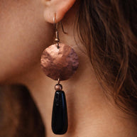 Orecchini rame pendente nero | Orecchini rame martellato | Orecchini lunghi rame fatti a mano | Idea regalo donna