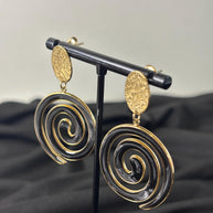 Orecchini spirale oro e nero in acciaio | Orecchini lunghi spirale | Spiral earrings gold black | Orecchini moderni donna