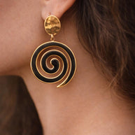 Orecchini spirale oro e nero in acciaio | Orecchini lunghi spirale | Spiral earrings gold black | Orecchini moderni donna