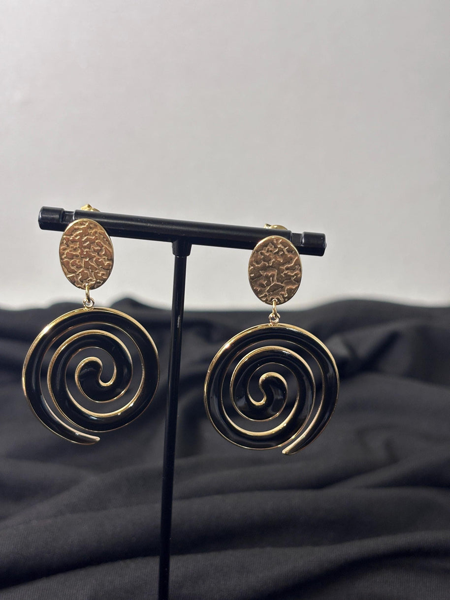 Orecchini spirale oro e nero in acciaio | Orecchini lunghi spirale | Spiral earrings gold black | Orecchini moderni donna