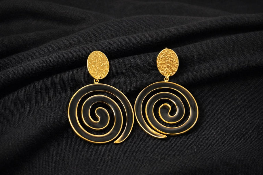 Orecchini spirale oro e nero in acciaio | Orecchini lunghi spirale | Spiral earrings gold black | Orecchini moderni donna