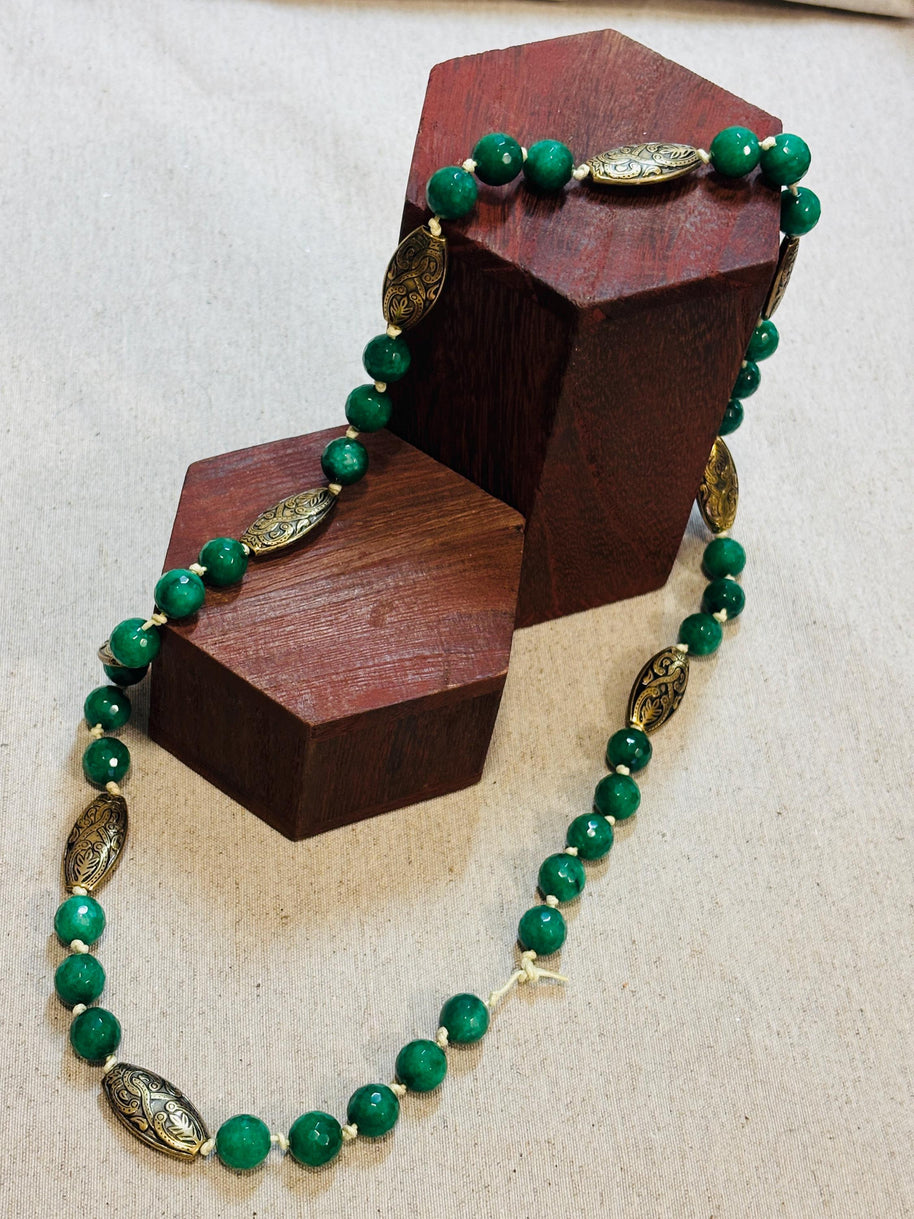 Collana lunga in pietra verde naturale | Collana boho con perline | Green stone boho necklace, collana verde oro naturale etnica