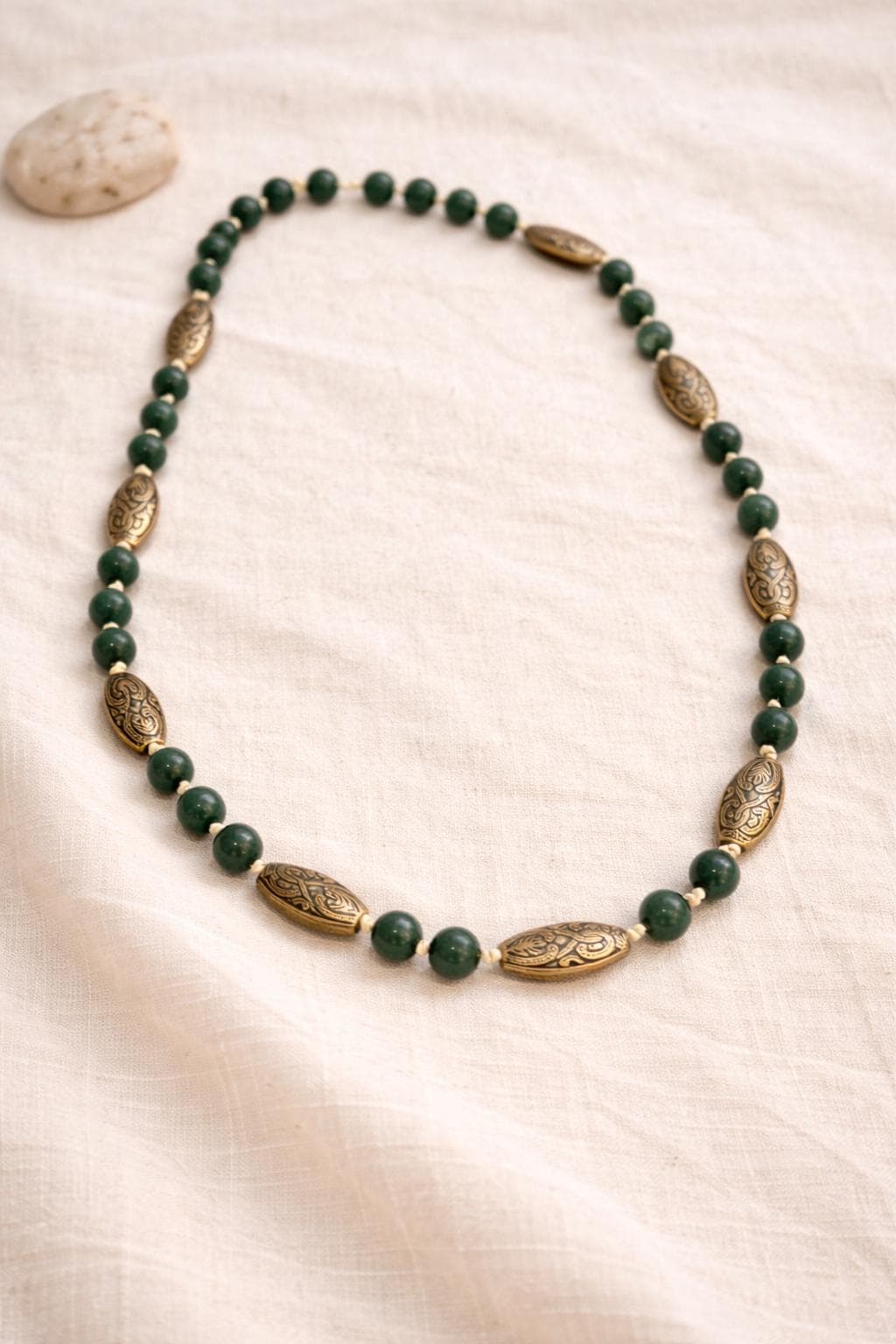 Collana lunga in pietra verde naturale | Collana boho con perline | Green stone boho necklace, collana verde oro naturale etnica