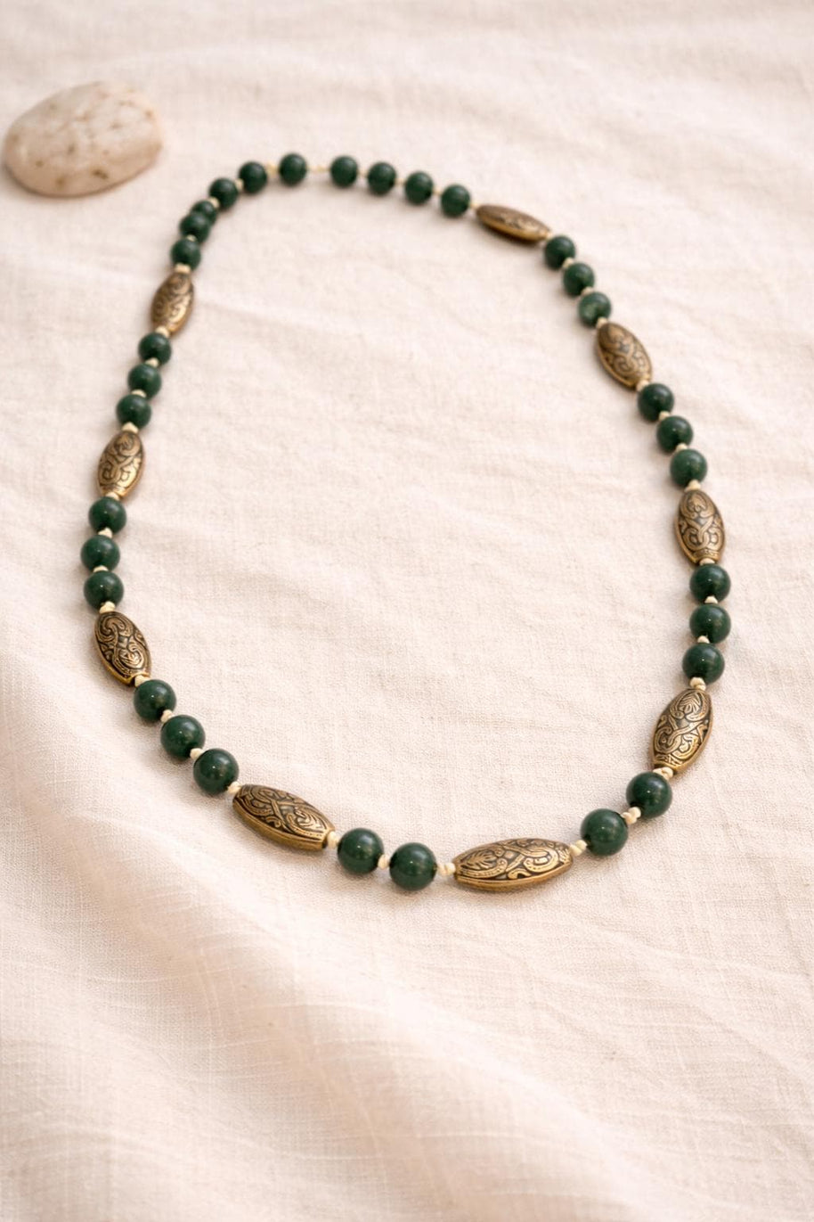 Collana lunga in pietra verde naturale | Collana boho con perline | Green stone boho necklace, collana verde oro naturale etnica
