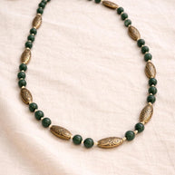 Collana lunga in pietra verde naturale | Collana boho con perline | Green stone boho necklace, collana verde oro naturale etnica