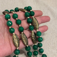 Collana lunga in pietra verde naturale | Collana boho con perline | Green stone boho necklace, collana verde oro naturale etnica