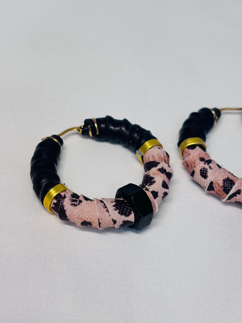 Orecchini a cerchio rock con bullone nero e stampa leopardata | Hoop earrings stile industrial | Orecchini acciaio antiallergico donna