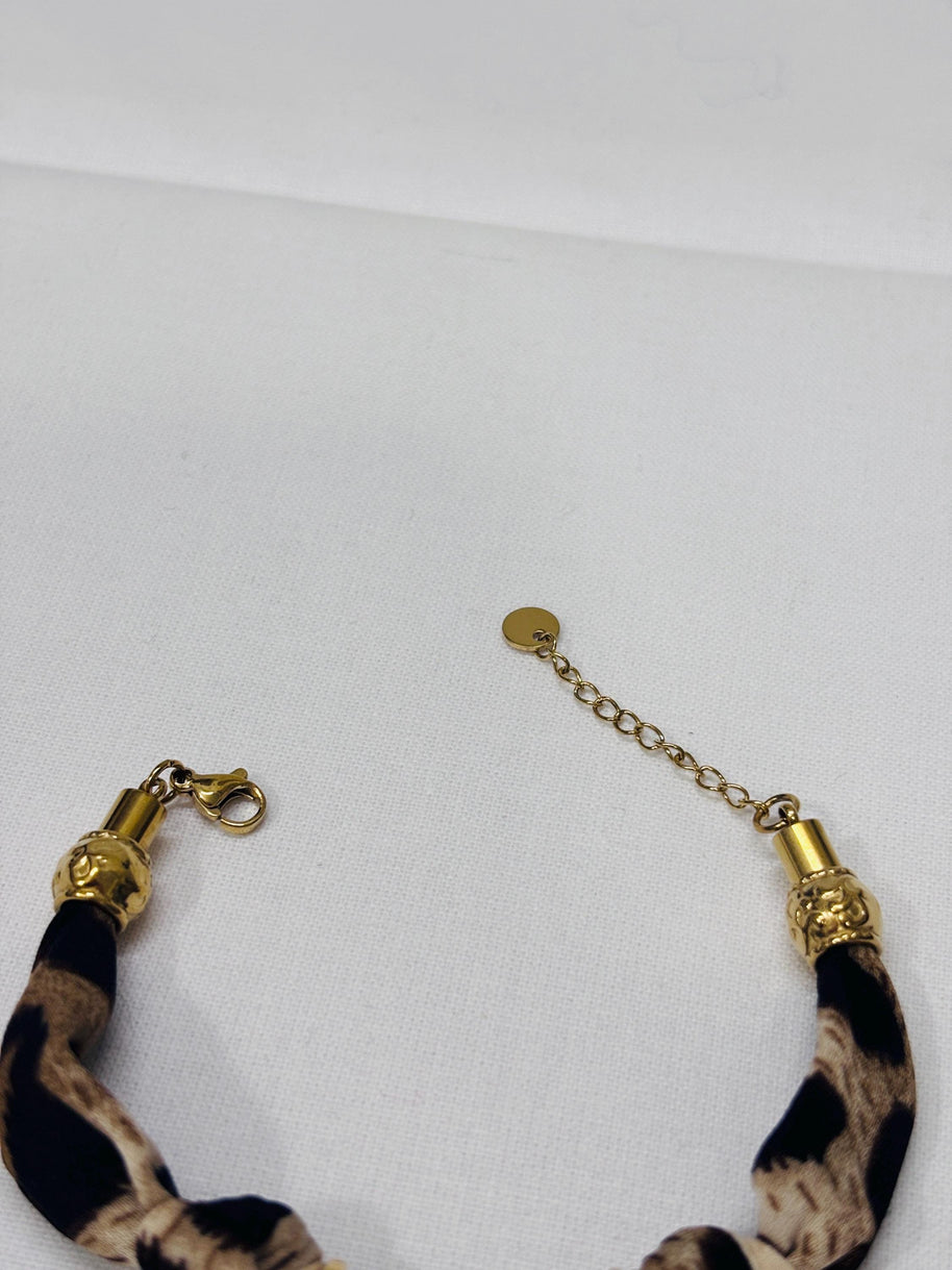 Bracciale animalier con cuore dorato | Bracciale leopardato in tessuto con charm cuore | Gioiello elegante donna in acciaio antiallergico