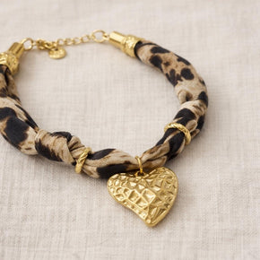 Bracciale animalier con cuore dorato | Bracciale leopardato in tessuto con charm cuore | Gioiello elegante donna in acciaio antiallergico