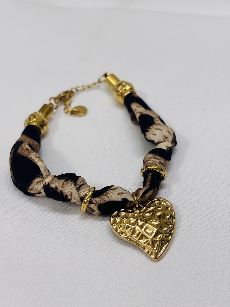 Bracciale animalier con cuore dorato | Bracciale leopardato in tessuto con charm cuore | Gioiello elegante donna in acciaio antiallergico