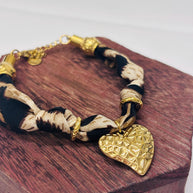 Bracciale animalier con cuore dorato | Bracciale leopardato in tessuto con charm cuore | Gioiello elegante donna in acciaio antiallergico