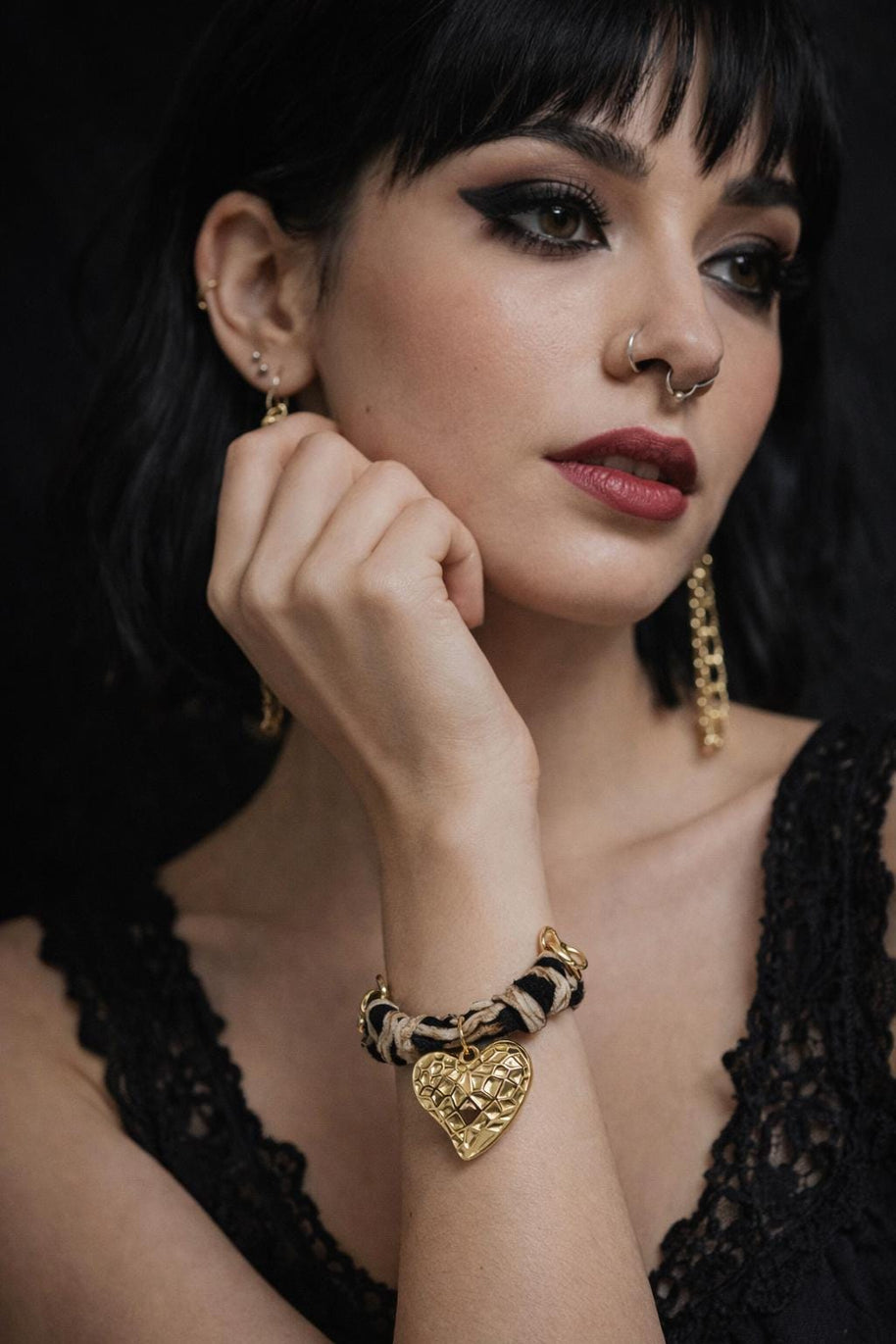 Bracciale animalier con cuore dorato | Bracciale leopardato in tessuto con charm cuore | Gioiello elegante donna in acciaio antiallergico