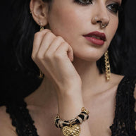 Bracciale animalier con cuore dorato | Bracciale leopardato in tessuto con charm cuore | Gioiello elegante donna in acciaio antiallergico