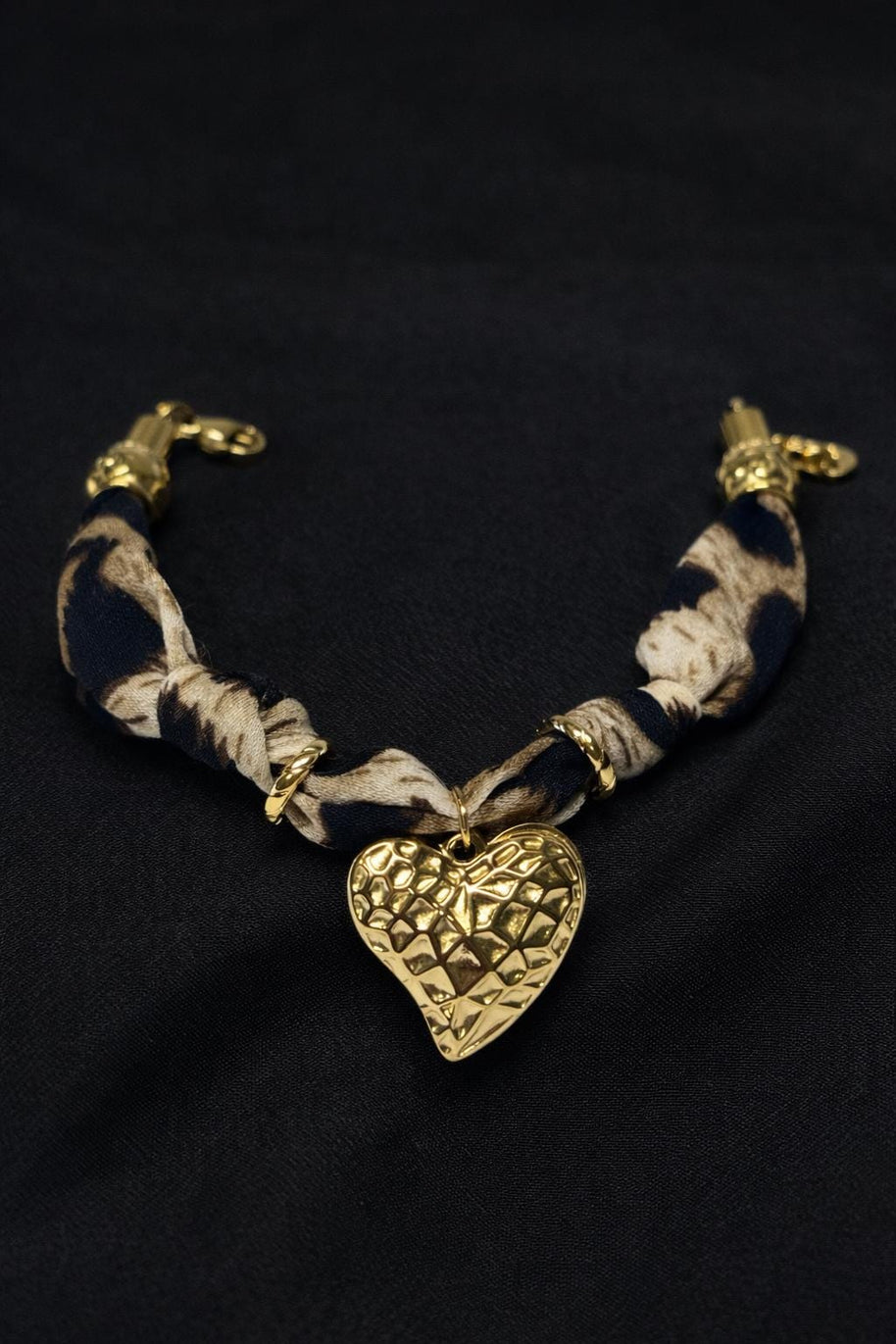 Bracciale animalier con cuore dorato | Bracciale leopardato in tessuto con charm cuore | Gioiello elegante donna in acciaio antiallergico