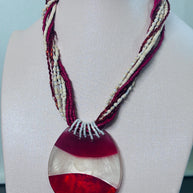 Collana boho rossa con ciondolo effetto madreperlato | Collana multifilo con perline bianco rosso | Collana etnica donna | Gioiello estate