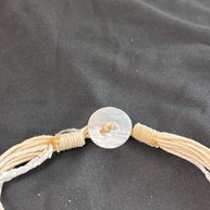 Collana boho multifilo beige con ciondolo in madreperla | Collana etnica con cordino e perline in legno | Gioiello estate donna