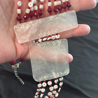 Collana boho multifilo bianco rosso con ciondolo in madreperla | Collana etnica lunga con perline | Gioiello estate donna