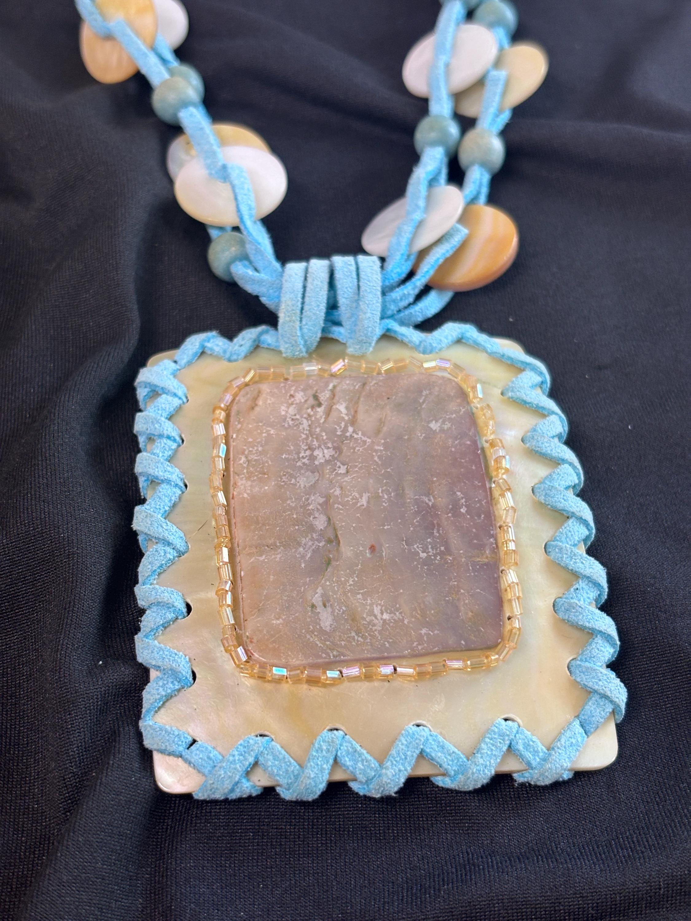 Collana boho turchese con grande ciondolo in madreperla e pietra naturale | Collana etnica con cordino e dischi madreperla | Gioiello estate