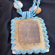 Collana boho turchese con grande ciondolo in madreperla e pietra naturale | Collana etnica con cordino e dischi madreperla | Gioiello estate