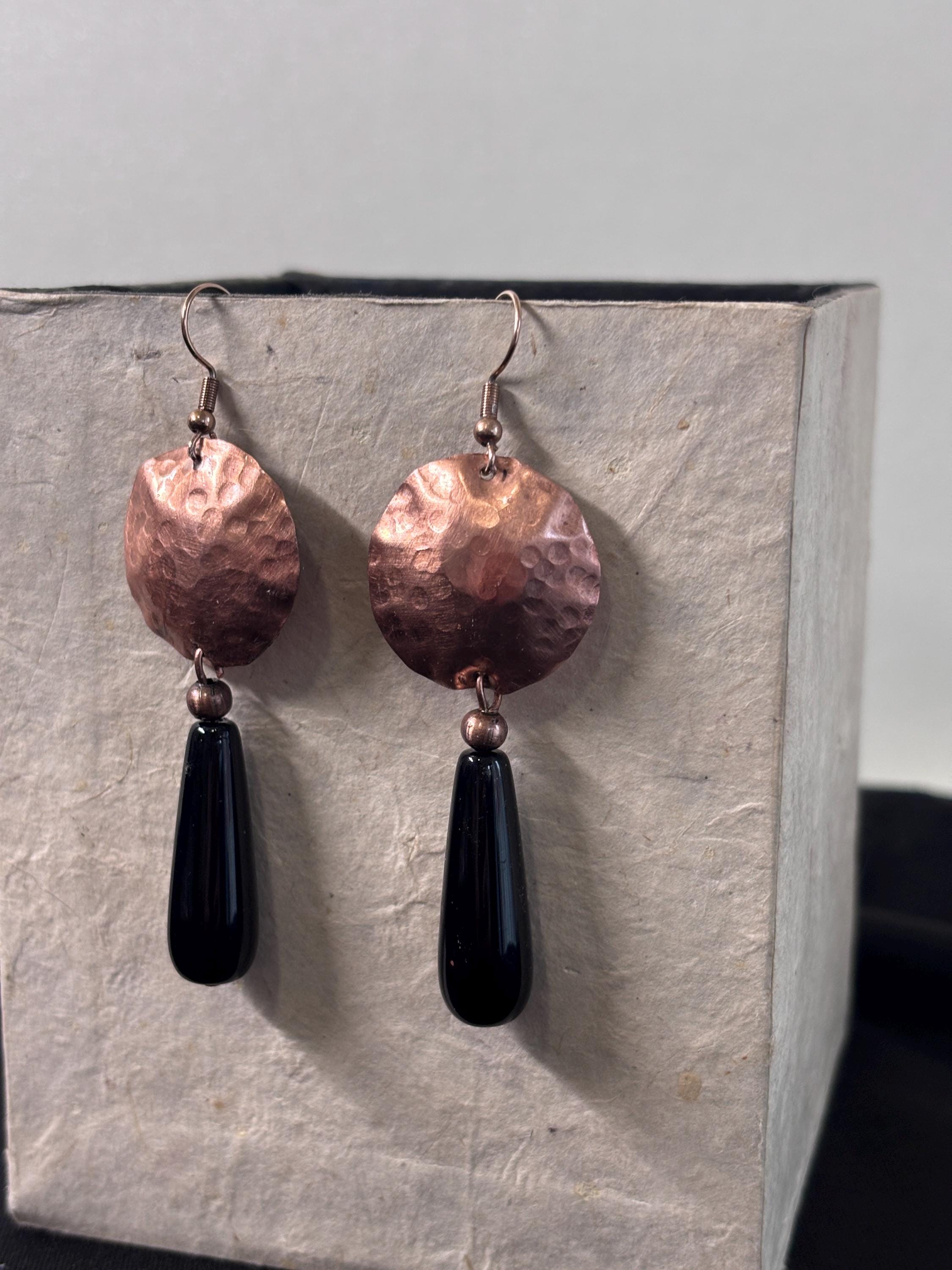 Orecchini rame pendente nero | Orecchini rame martellato | Orecchini lunghi rame fatti a mano | Idea regalo donna