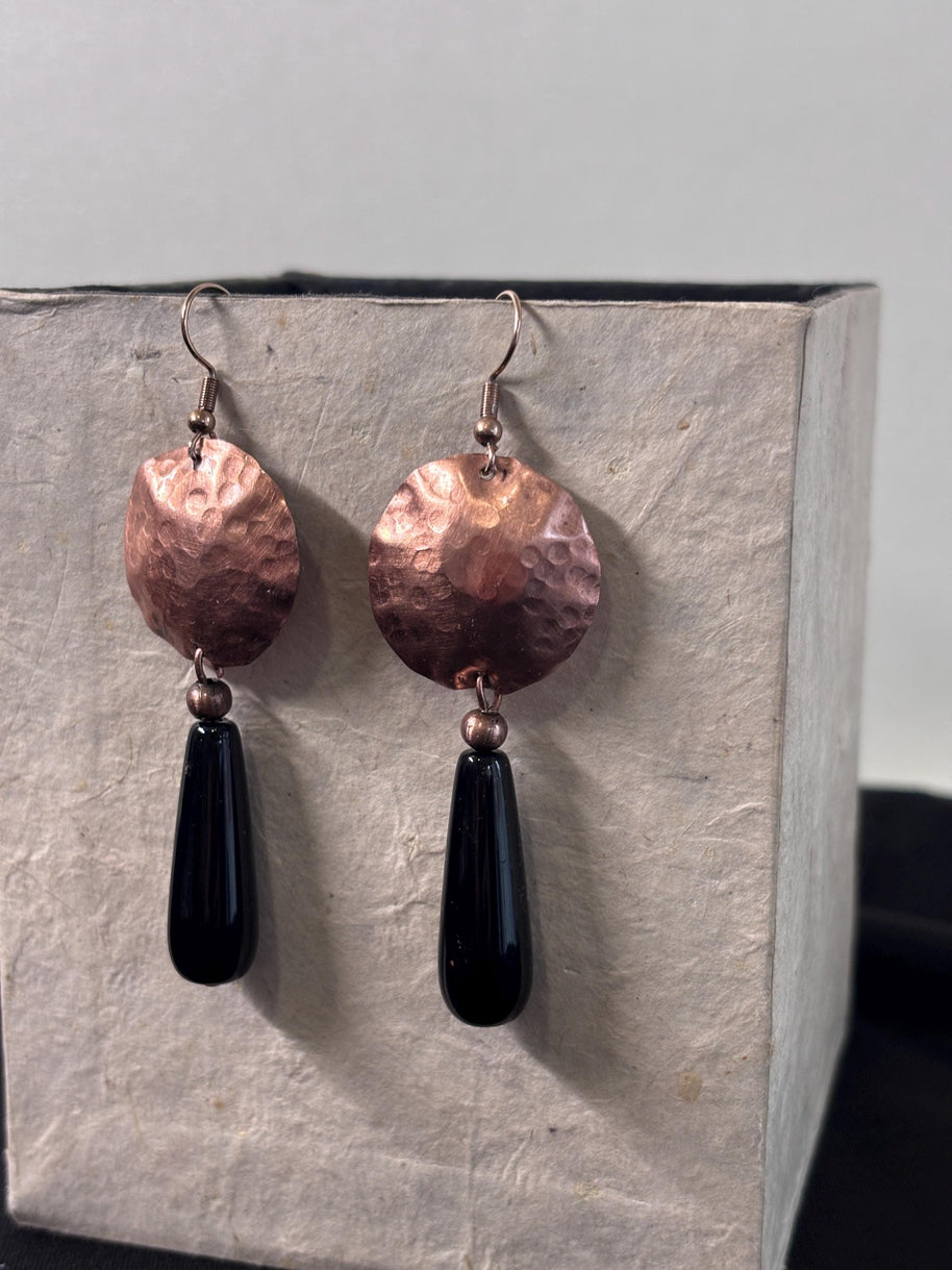 Orecchini rame pendente nero | Orecchini rame martellato | Orecchini lunghi rame fatti a mano | Idea regalo donna