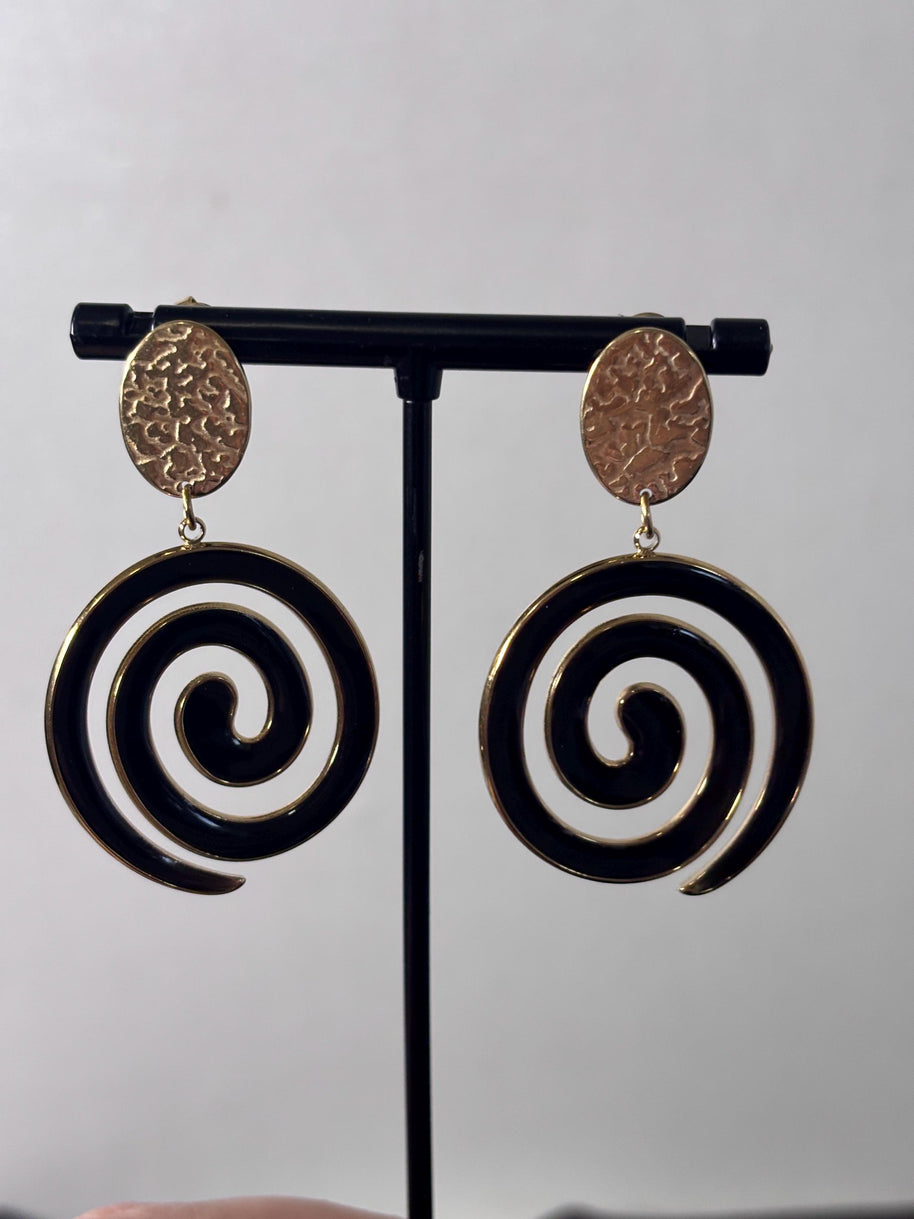 Orecchini spirale oro e nero in acciaio | Orecchini lunghi spirale | Spiral earrings gold black | Orecchini moderni donna