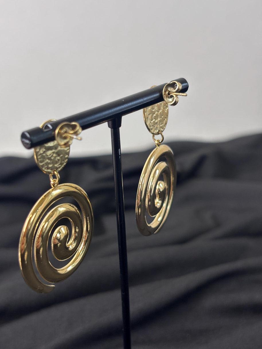 Orecchini spirale oro e nero in acciaio | Orecchini lunghi spirale | Spiral earrings gold black | Orecchini moderni donna