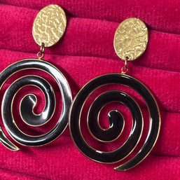 Orecchini spirale oro e nero in acciaio | Orecchini lunghi spirale | Spiral earrings gold black | Orecchini moderni donna