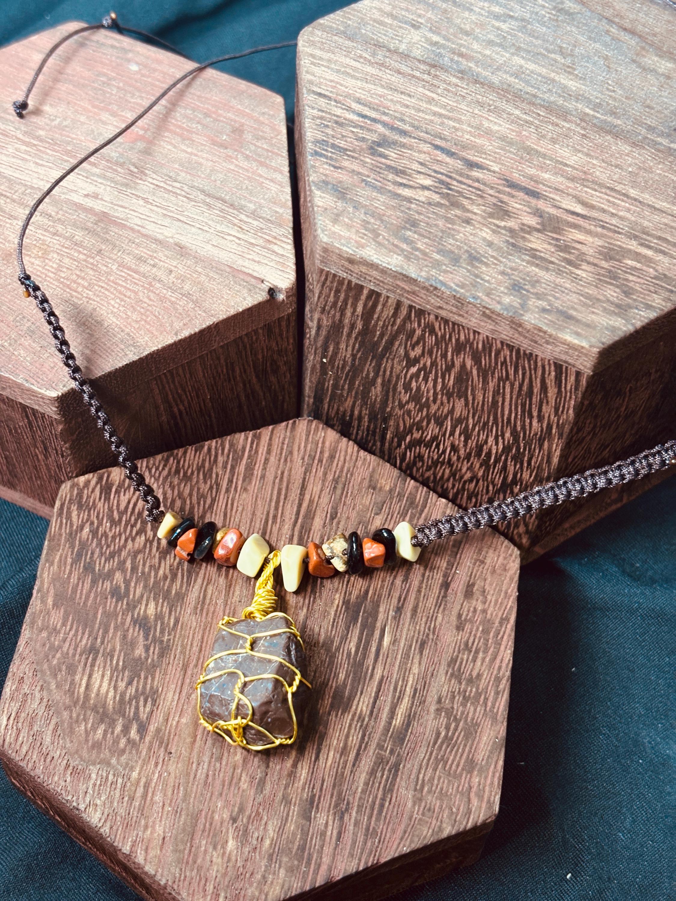 Collana uomo pietra naturale macramè | Ciondolo pietra grezza | Collana regolabile con pietre naturali | Stile boho uomo