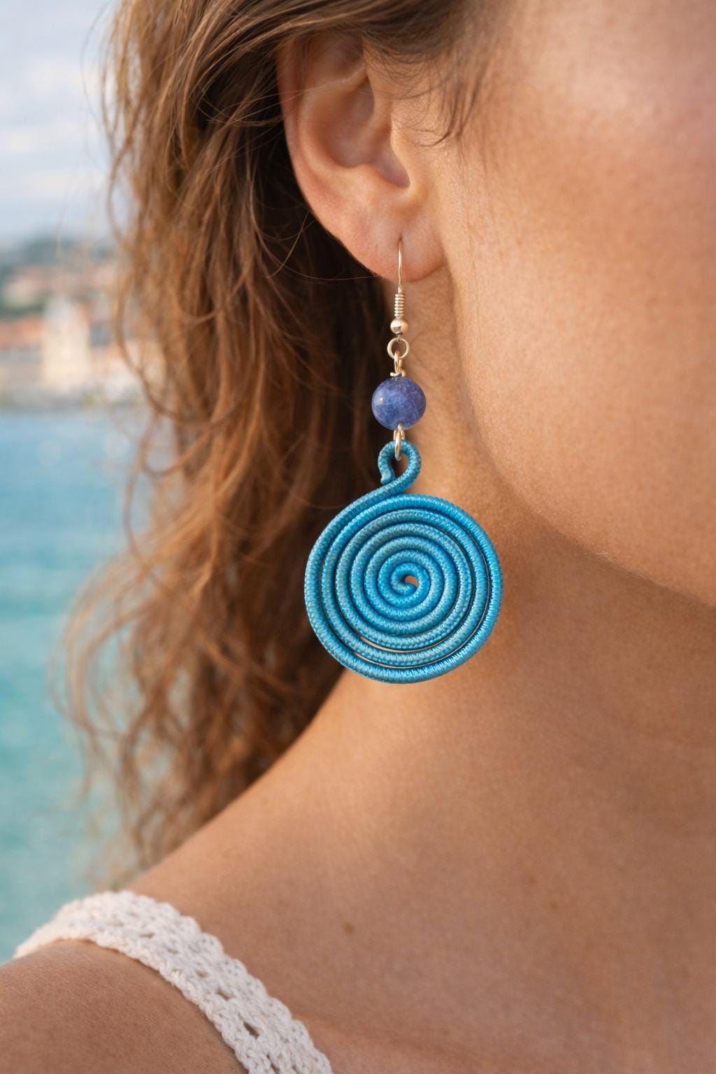 Orecchini spirale in alluminio con pietra naturale | Spiral earrings with natural stone | Orecchini boho leggeri antiallergici | 10 colori