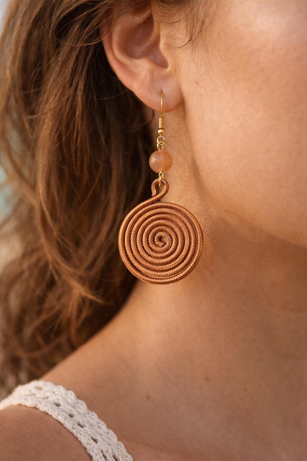 Orecchini spirale in alluminio con pietra naturale | Spiral earrings with natural stone | Orecchini boho leggeri antiallergici | 10 colori